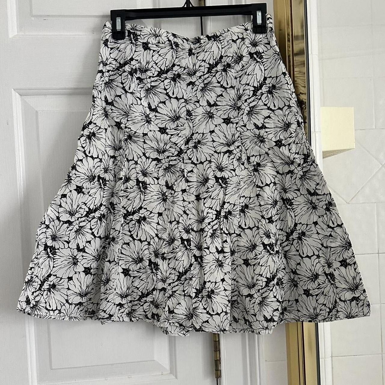 Designer Women's Black and White Skirt Size 27" / US 4 / IT 40 - 1 Thumbnail