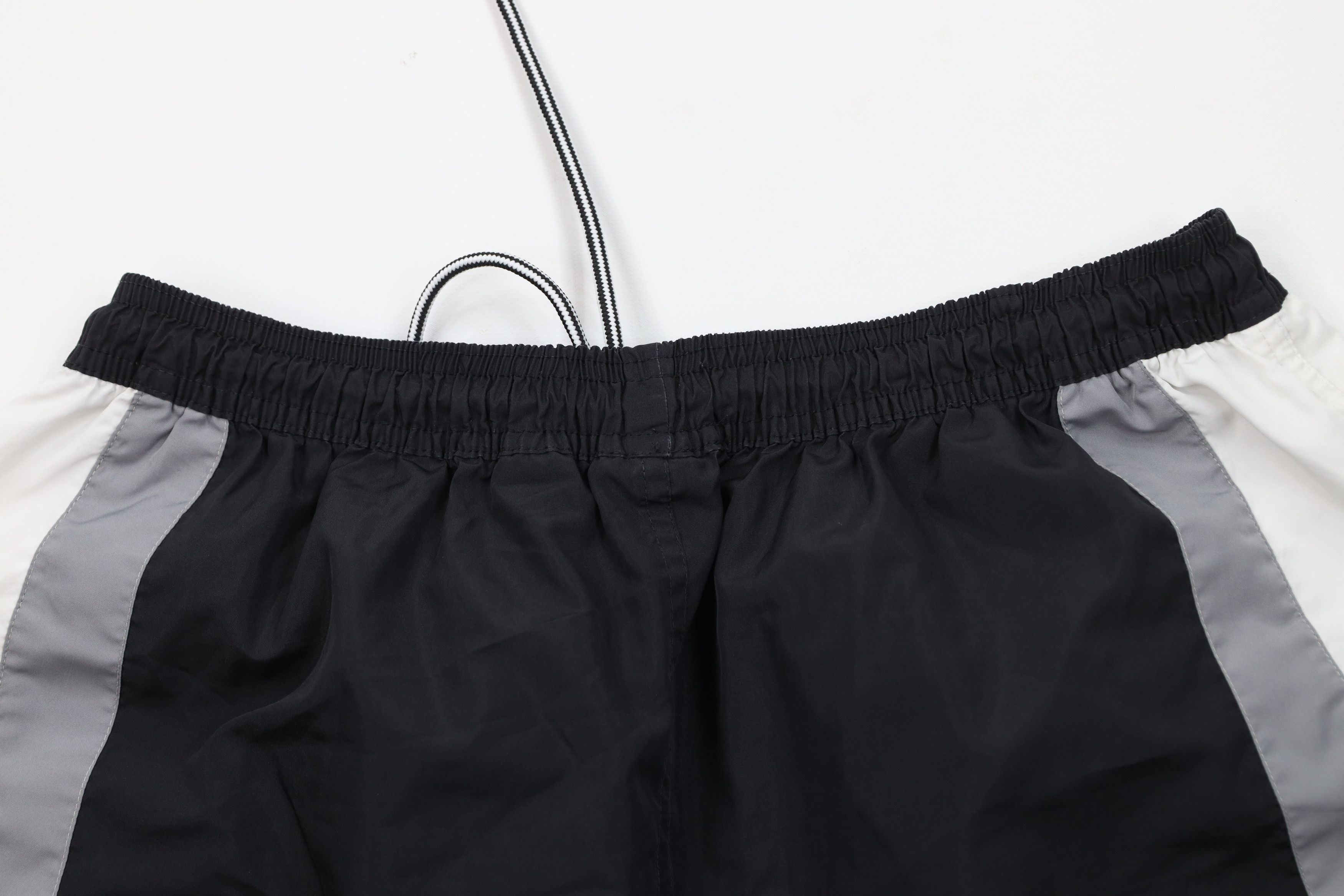 Vintage Vintage 90s Streetwear Block Running Jogging Soccer Shorts Size US 34 / EU 50 - 11 Thumbnail