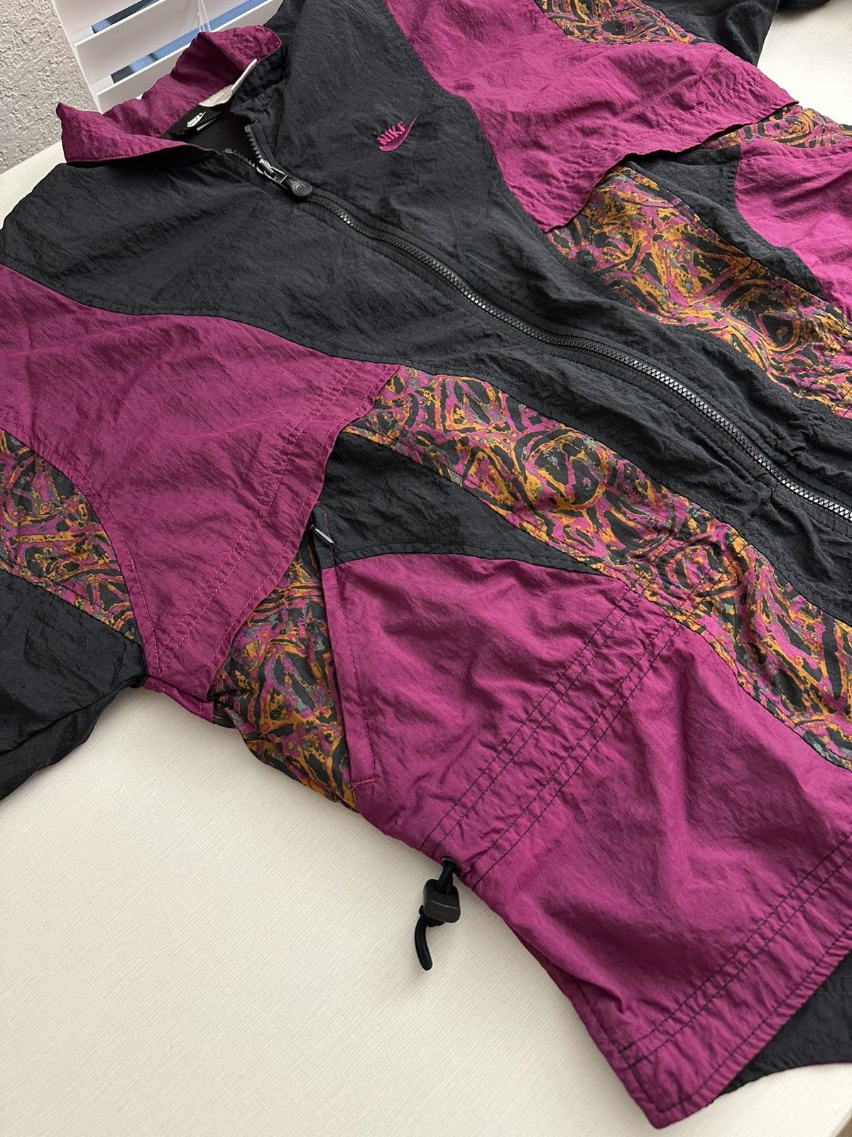 Nike × Vintage Vintage 80s Nike Size Medium Magenta Black Abstract Jacket Size US M / EU 48-50 / 2 - 9 Thumbnail