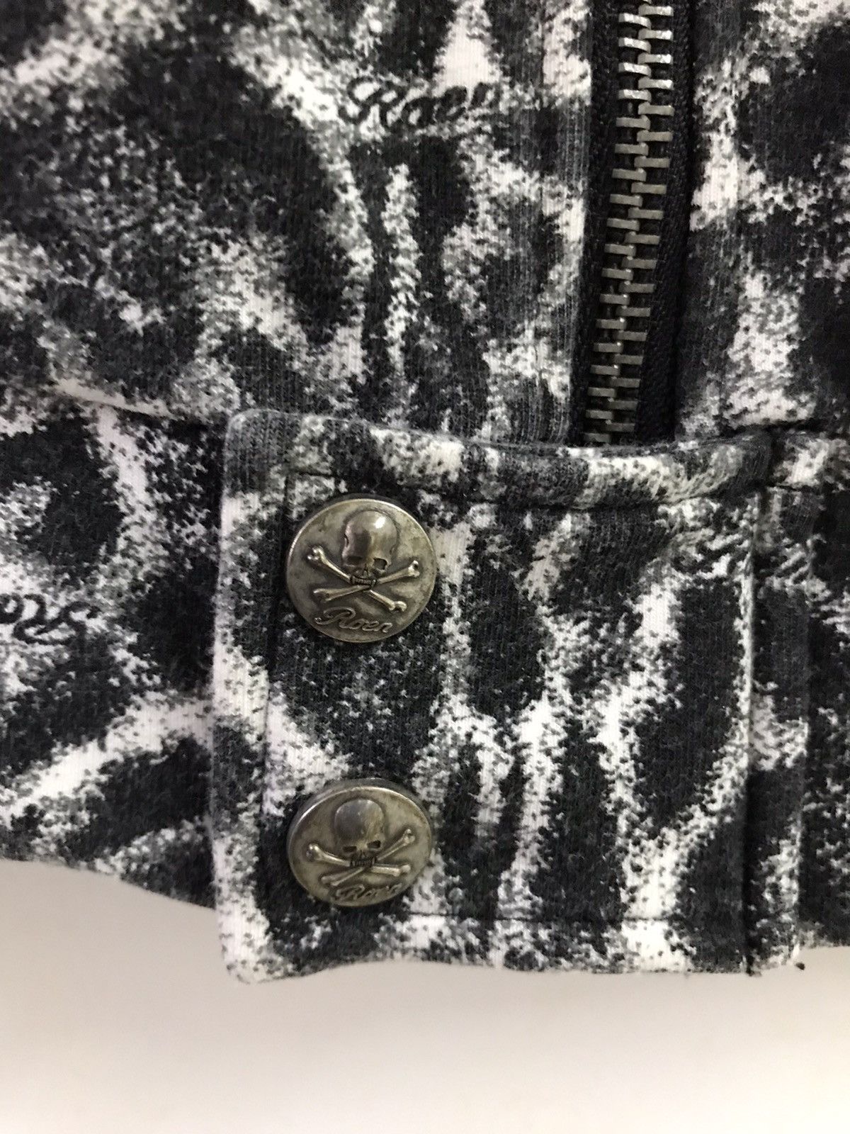 Japanese Brand Roen Skulls Hoodie Size US S / EU 44-46 / 1 - 2 Thumbnail
