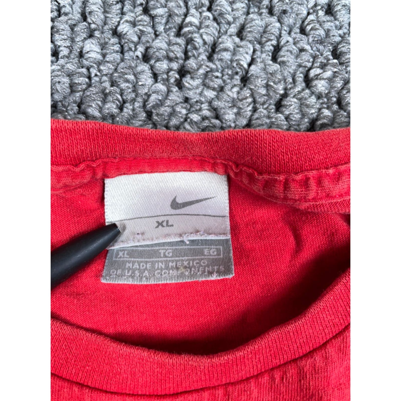 Nike VINTAGE Nike Swoosh T-Shirt Adult XL Red Crewneck Gray Tag Y2K Solid Blank Check Size US XL / EU 56 / 4 - 3 Thumbnail