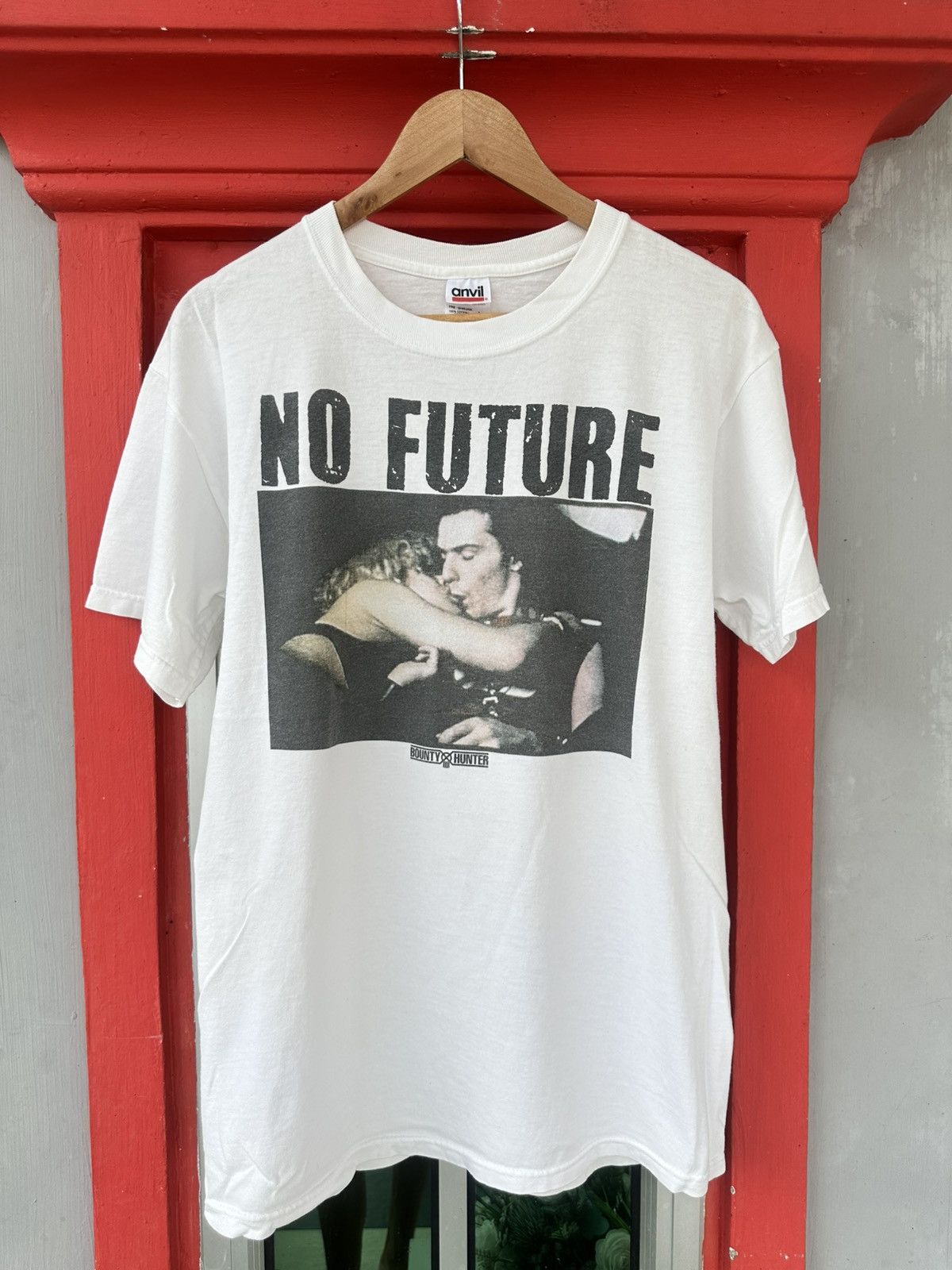 Bounty Hunter RARE Vintage 90s Bounty Hunter No Future Sid And Nancy Tee Size US L / EU 52-54 / 3 - 1 Thumbnail