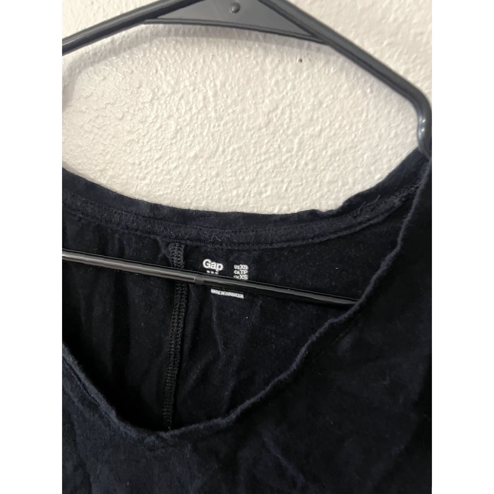 Gap WOMENS GAP Black Long Sleeve V-Neck T-Shirt XS Solid Cotton Blend Size XS / US 0-2 / IT 36-38 - 2 Thumbnail