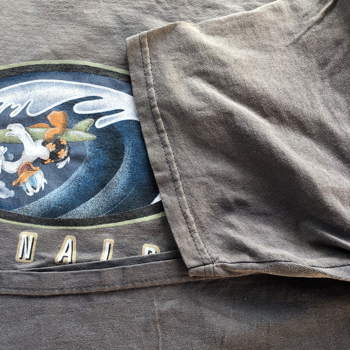 Vintage Vintage Thrashed Faded Donald Duck Surfing Rare T Shirt Size US XL / EU 56 / 4 - 6 Thumbnail