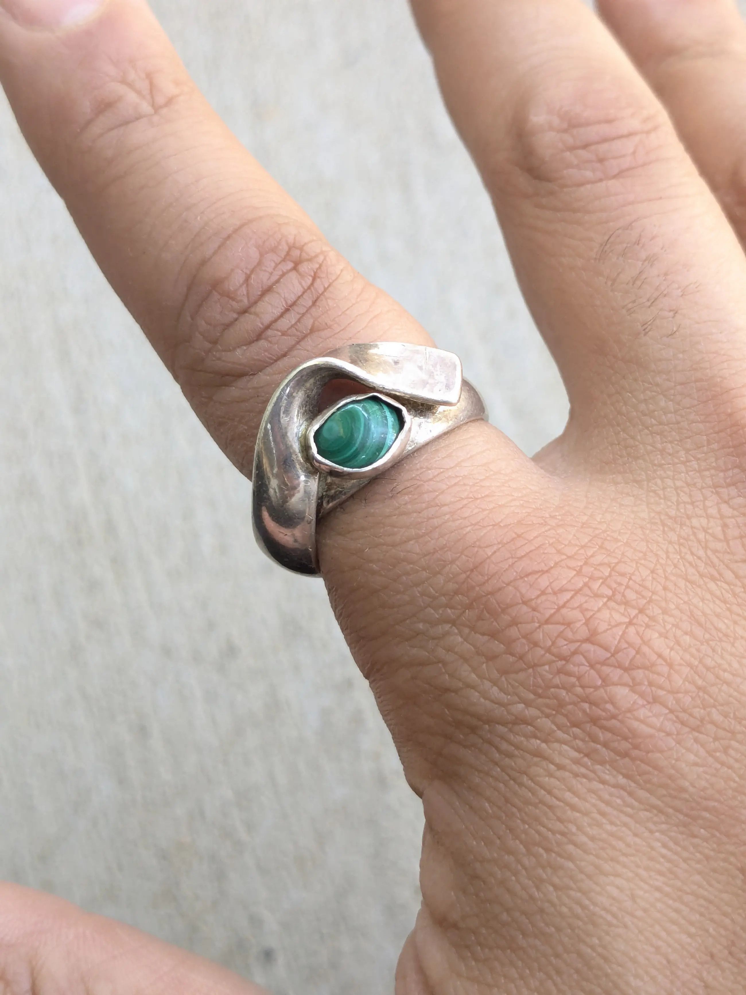 Jewelry × Vintage Vintage Sterling Silver Ring Malachite 10 Modern Abstract Size ONE SIZE - 1 Thumbnail