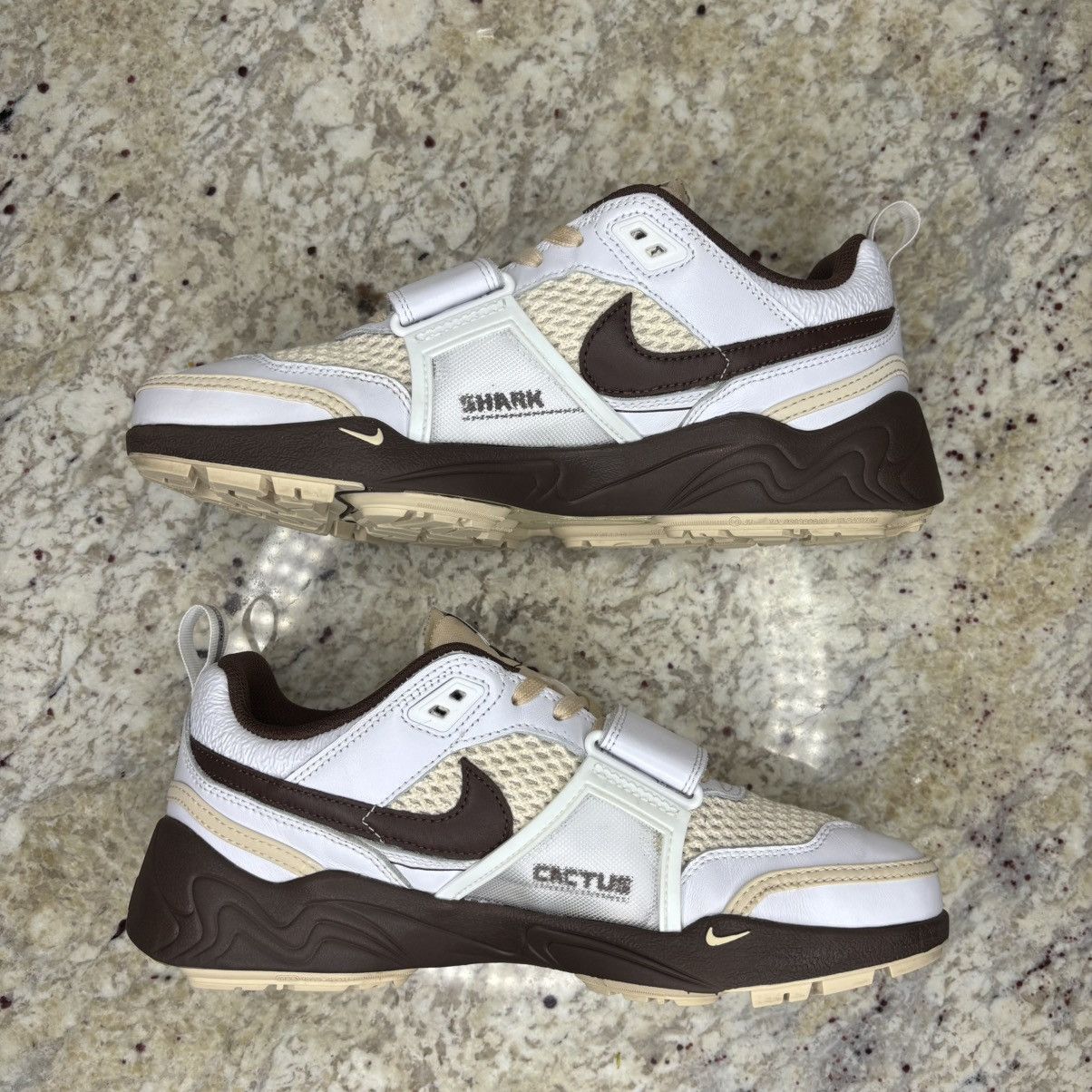 Nike × Travis Scott Size 10-Nike Zoom Field Jaxx Travis Scott Light Chocolate Size US 10 / EU 43 - 3 Thumbnail