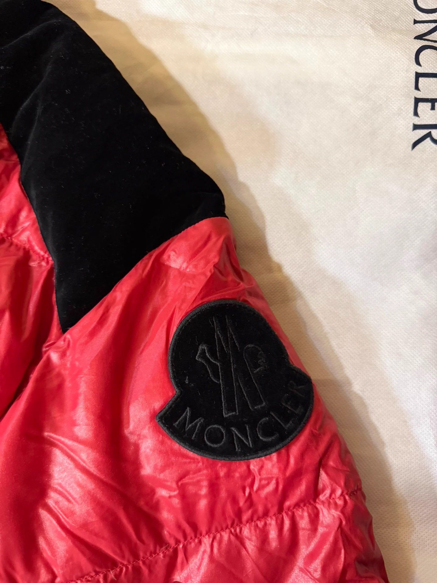 Moncler Moncler Chouelle Wmns Red/Black Logo Oversized Size XS / US 0-2 / IT 36-38 - 3 Thumbnail