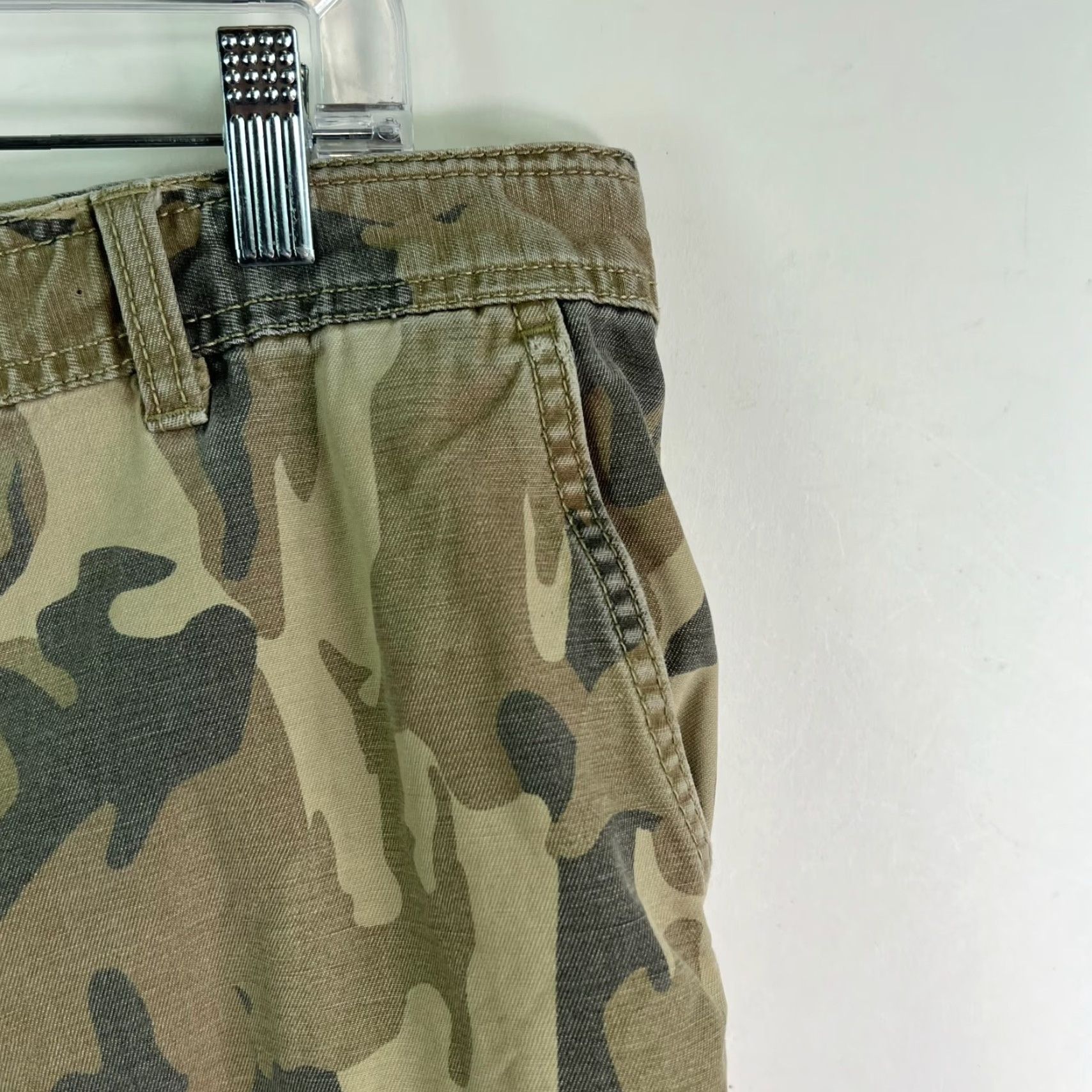 Izod IZOD Cargo Shorts Mens Size 36 Green Camouflage Cotton Belted Pockets 10" Inseam Bottoms USA Seller Size US 36 / EU 52 - 2 Thumbnail