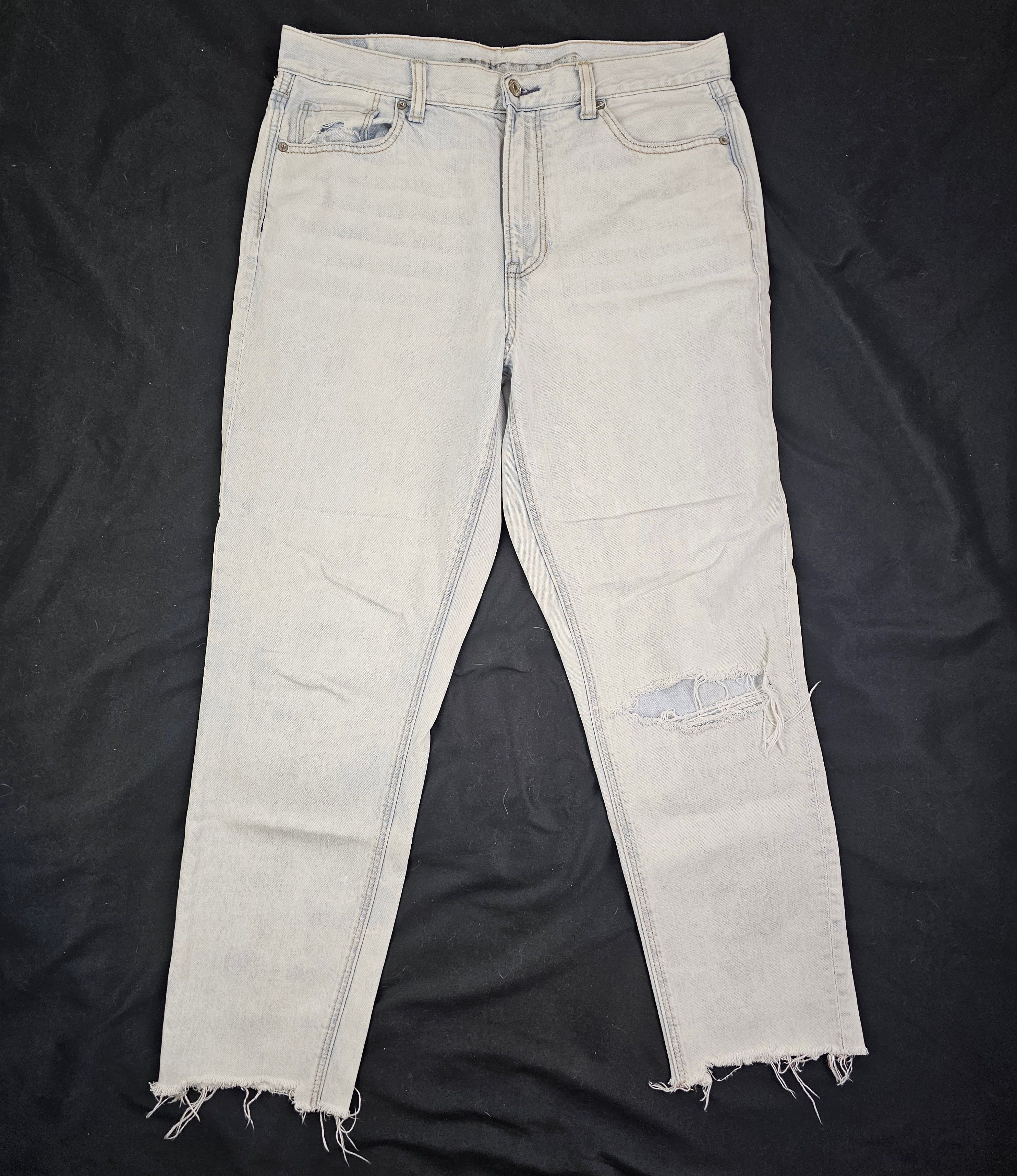 American Eagle Outfitters American Eagle Mom Jean Distressed Light Wash Women's 12 Size 36" / US 14 / IT 50 - 1 Thumbnail