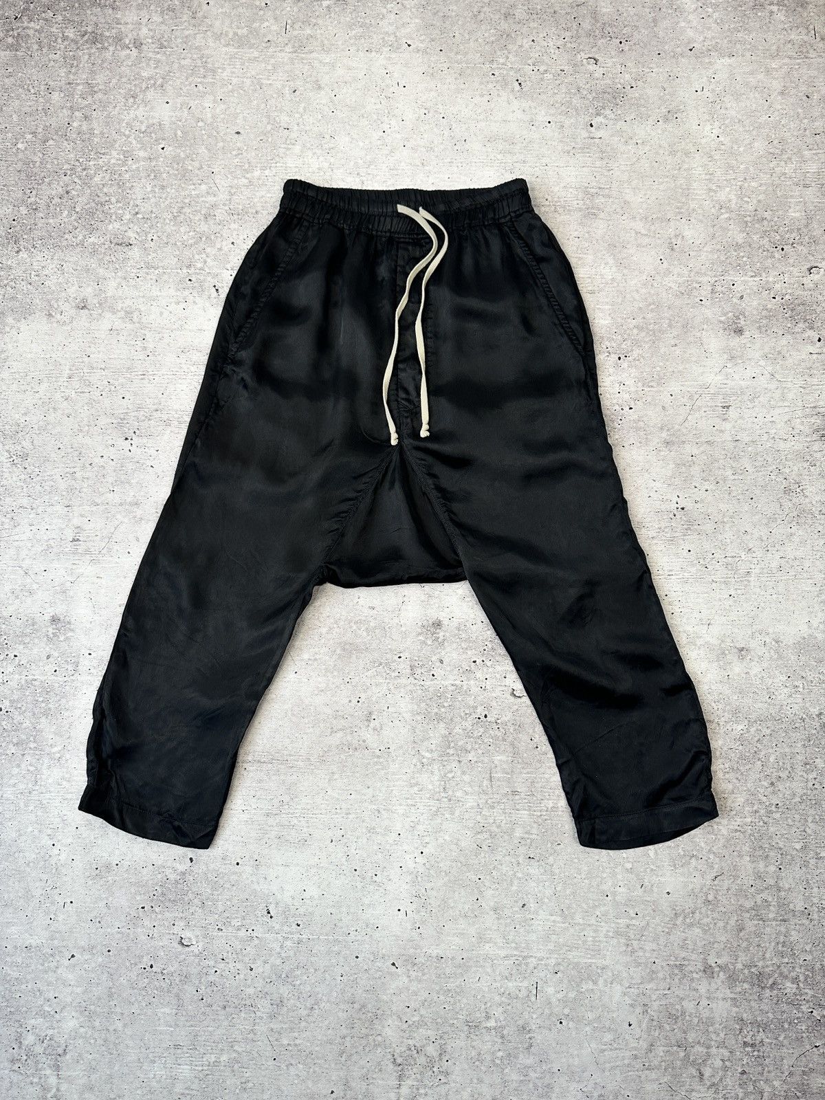 Rick Owens Rick Owens Cropped Drawstring Pants Black Cupro IT 46 US 36 Size US 36 / EU 52 - 1 Thumbnail