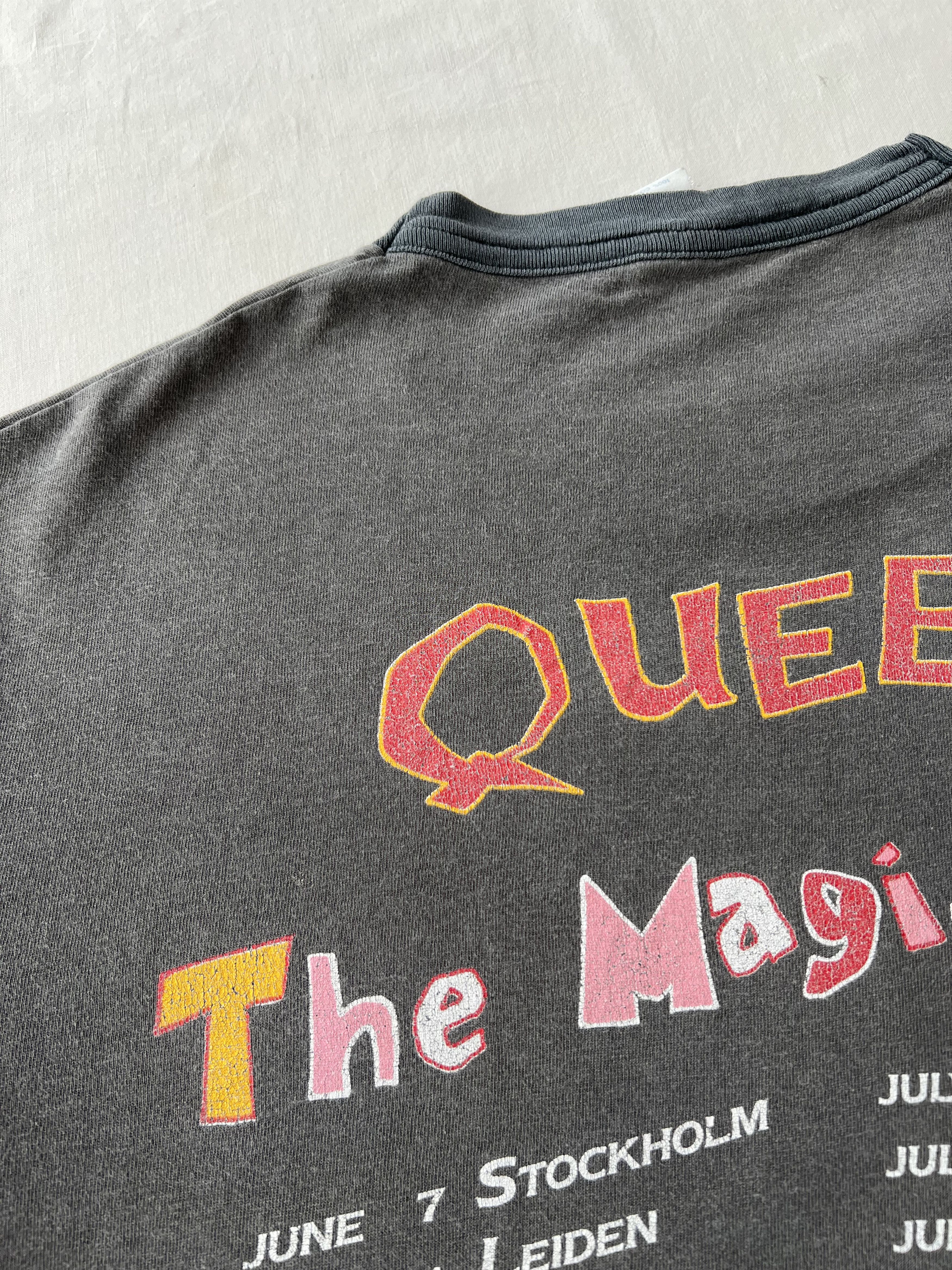Band Tees Vintage 1986 Queen A Kind of Magic Freddie Mercury Faded Tee Size US M / EU 48-50 / 2 - 18 Thumbnail