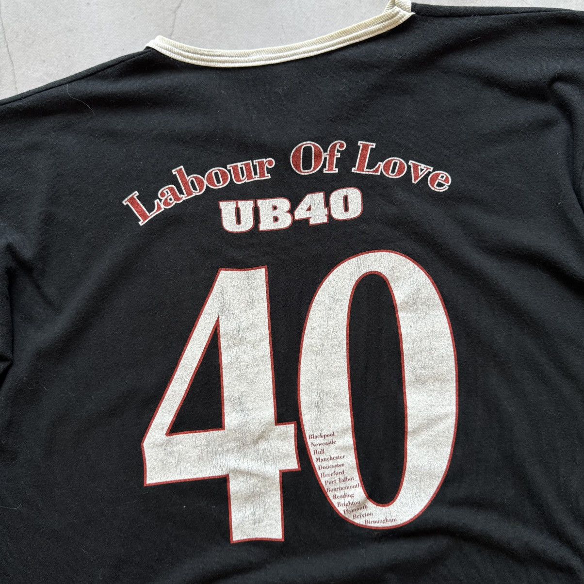 Vintage Vintage UB-40 1998 Labour Of Love III T-Shirt Tee Shirt Size US XL / EU 56 / 4 - 8 Thumbnail