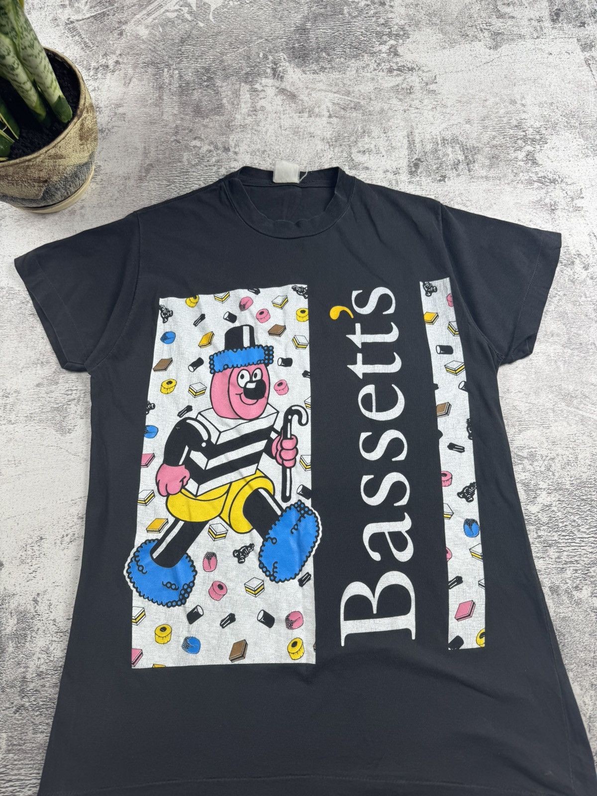 Vintage Vintage 80's Bertie Bassett’s Liquorice Allsorts Candys T-Shirt SingleStitch Size US S / EU 44-46 / 1 - 5 Thumbnail