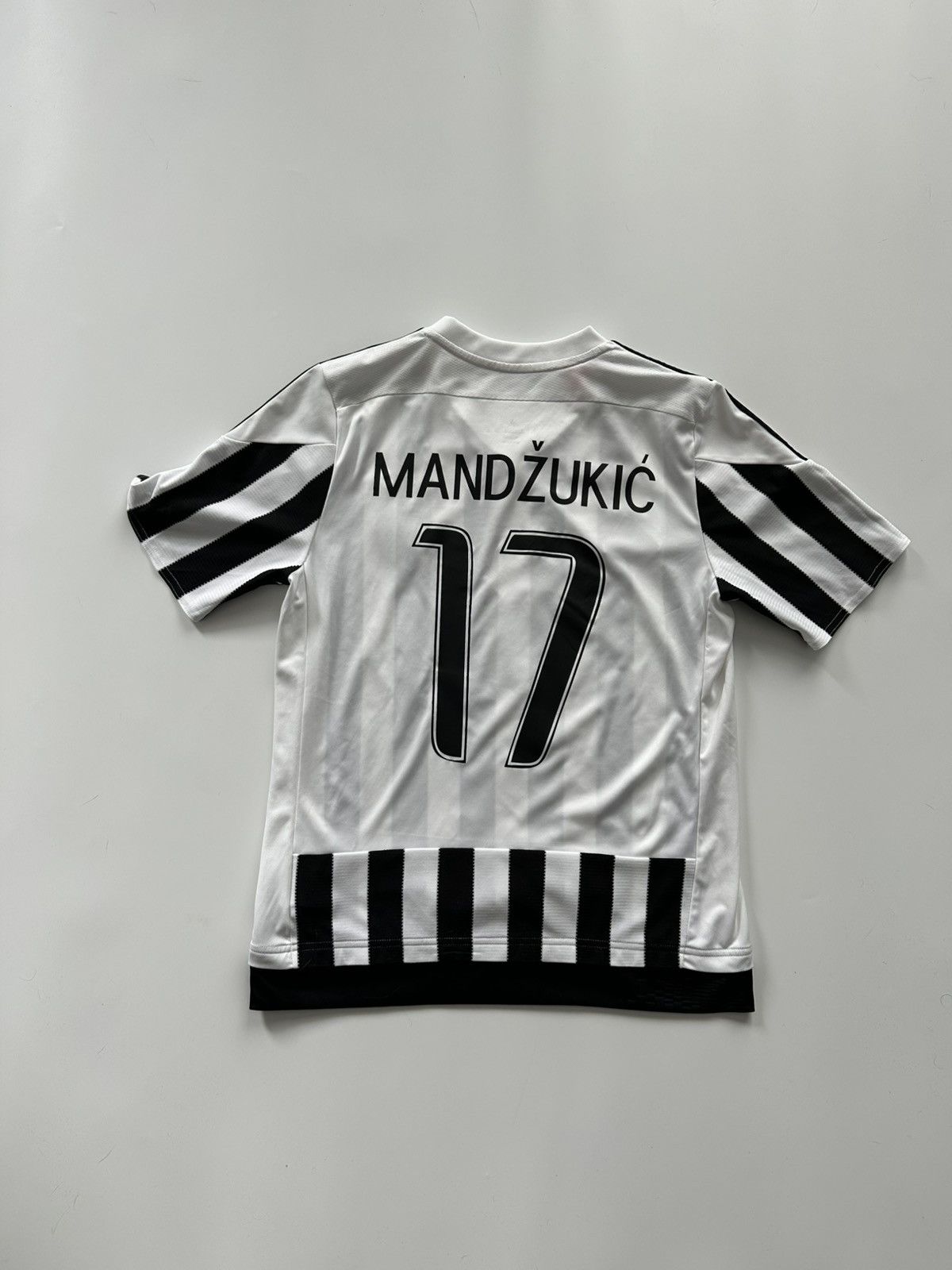 Adidas 2015 Adidas Juventus #15 Mandzukic Youth L soccer jersey tee Size US XXS / EU 40 - 12 Thumbnail