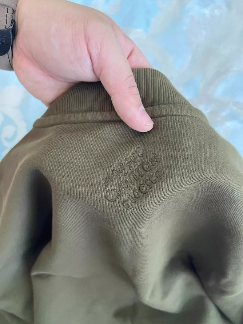 Louis Vuitton Louis Vuitton Logo Sweatshirt Size M-2506 Size US M / EU 48-50 / 2 - 6 Thumbnail