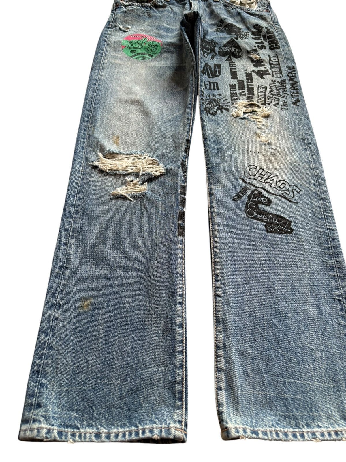 Japanese Brand Vintage Japanese Brand Printed Spell Out Ripped Jeans Size US 29 - 6 Thumbnail