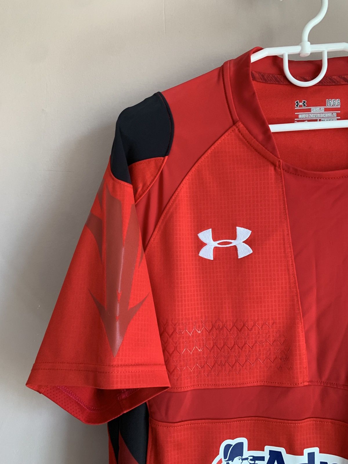 Under Armour Wales 2013 Home Rugby Union Shirt Under Armour Jersey Size L Size US L / EU 52-54 / 3 - 4 Thumbnail