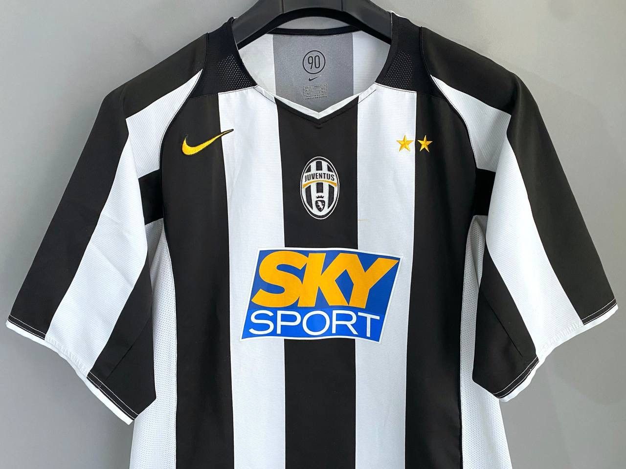 Nike FC Juventus 2004/2005 Home Soccer Jersey Football Shirt, M Size US M / EU 48-50 / 2 - 3 Thumbnail