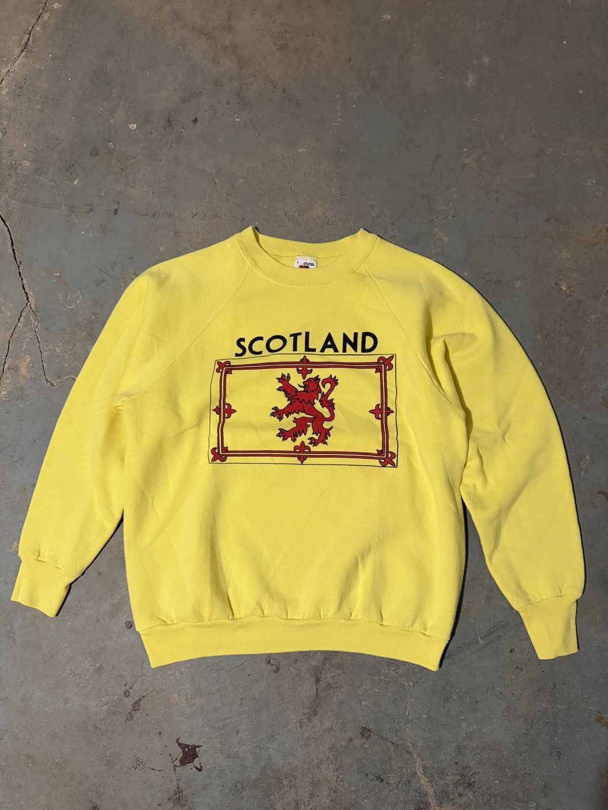 Fruit Of The Loom Vintage 1990’s Scotland Crewneck Sweater Size US L / EU 52-54 / 3 - 1 Thumbnail