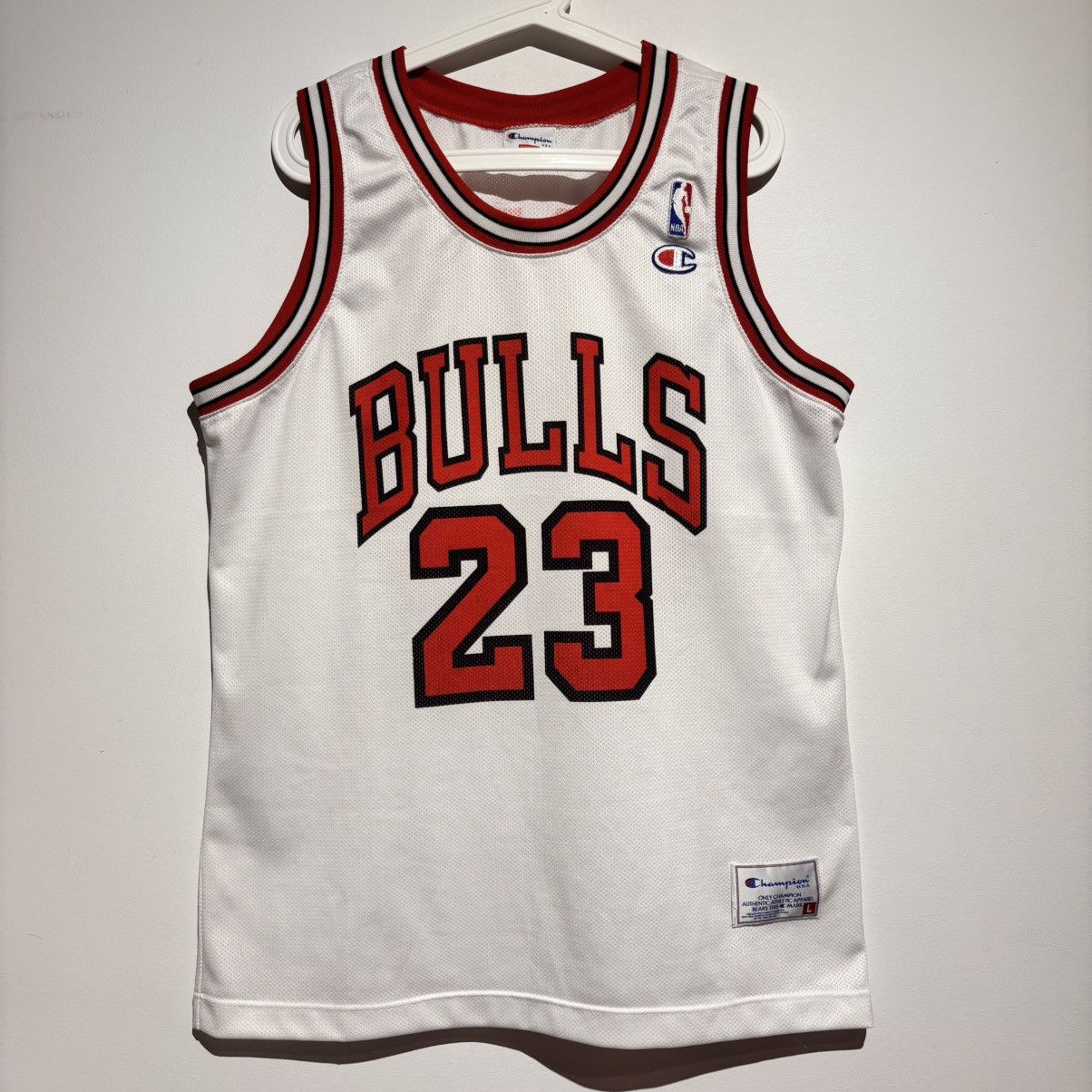 Champion MICHAEL JORDAN CHICAGO BULLS WHITE CHAMPION JERSEY 90s RARE Size US L / EU 52-54 / 3 - 1 Thumbnail