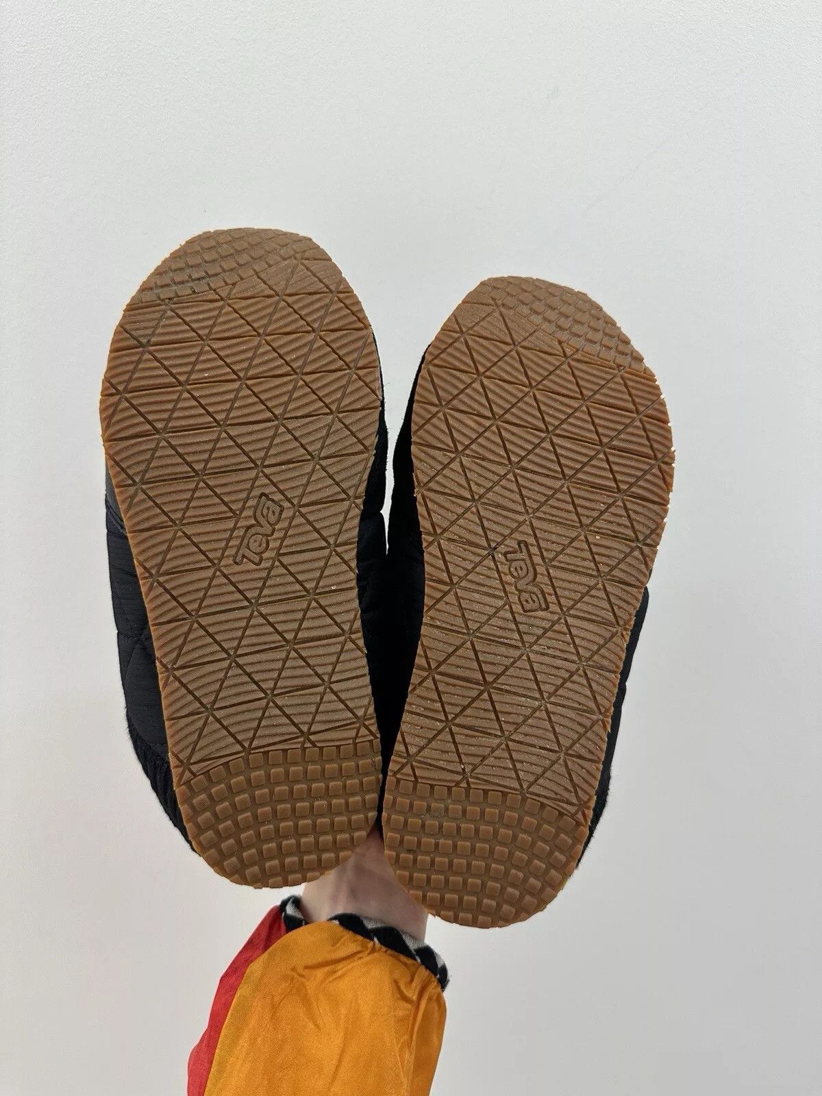 Teva Teva Women's Ember Quielted Slip On Casual Shoes Black Size US 6 / IT 36 - 12 Thumbnail