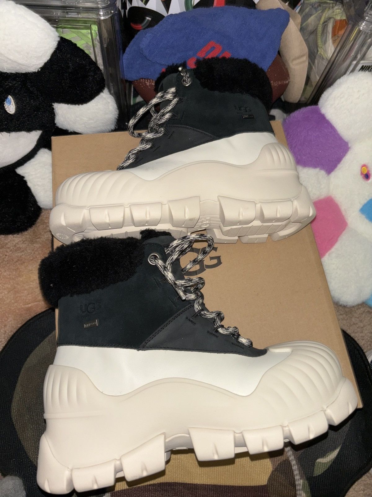 Ugg Ugg boots adiroam Size US 7 / EU 40 - 3 Thumbnail