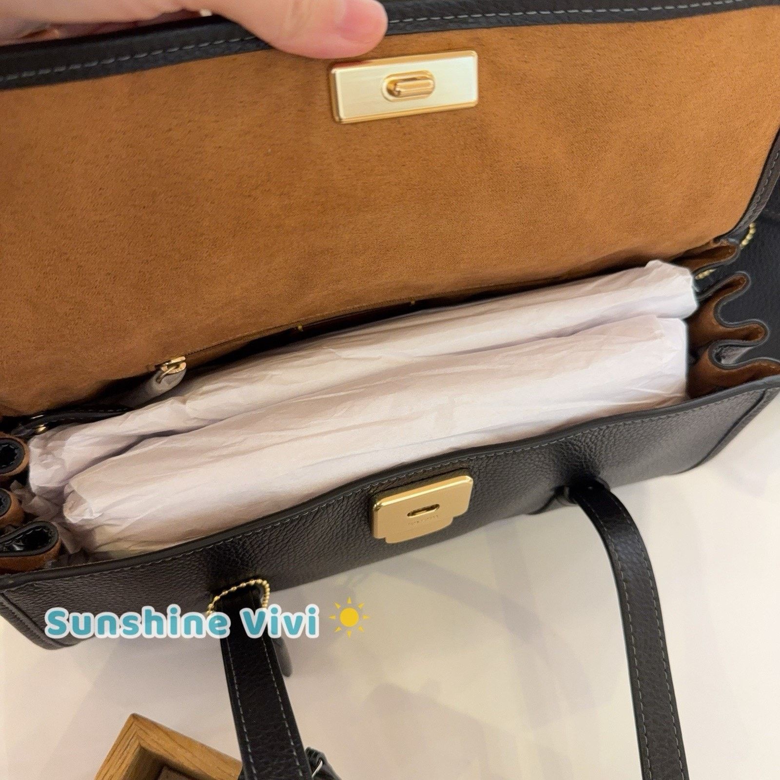 Coach NWT Coach Bridget Flap Shoulder Bag CDB04 Gold Black leather Size ONE SIZE - 8 Thumbnail
