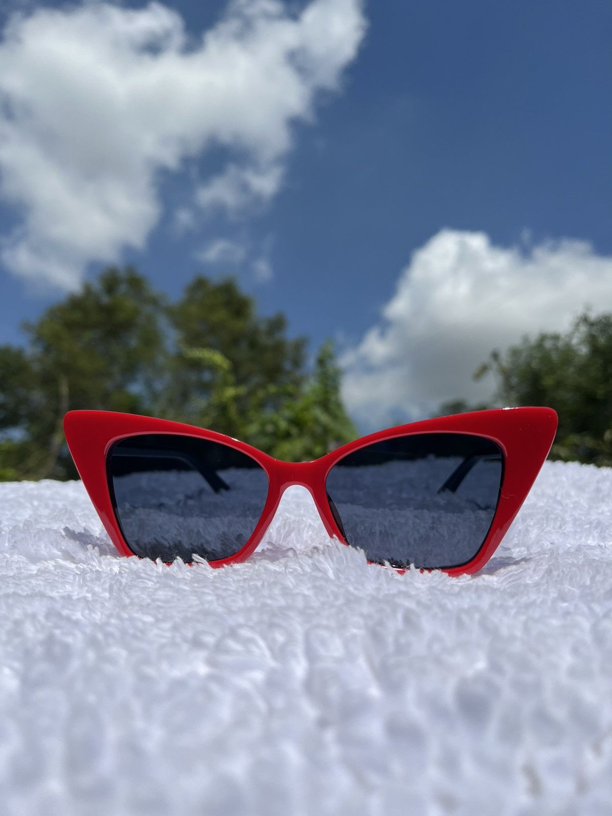 Vintage Bright Retro red cat eye sunglasses with blue black lens Size ONE SIZE - 2 Thumbnail