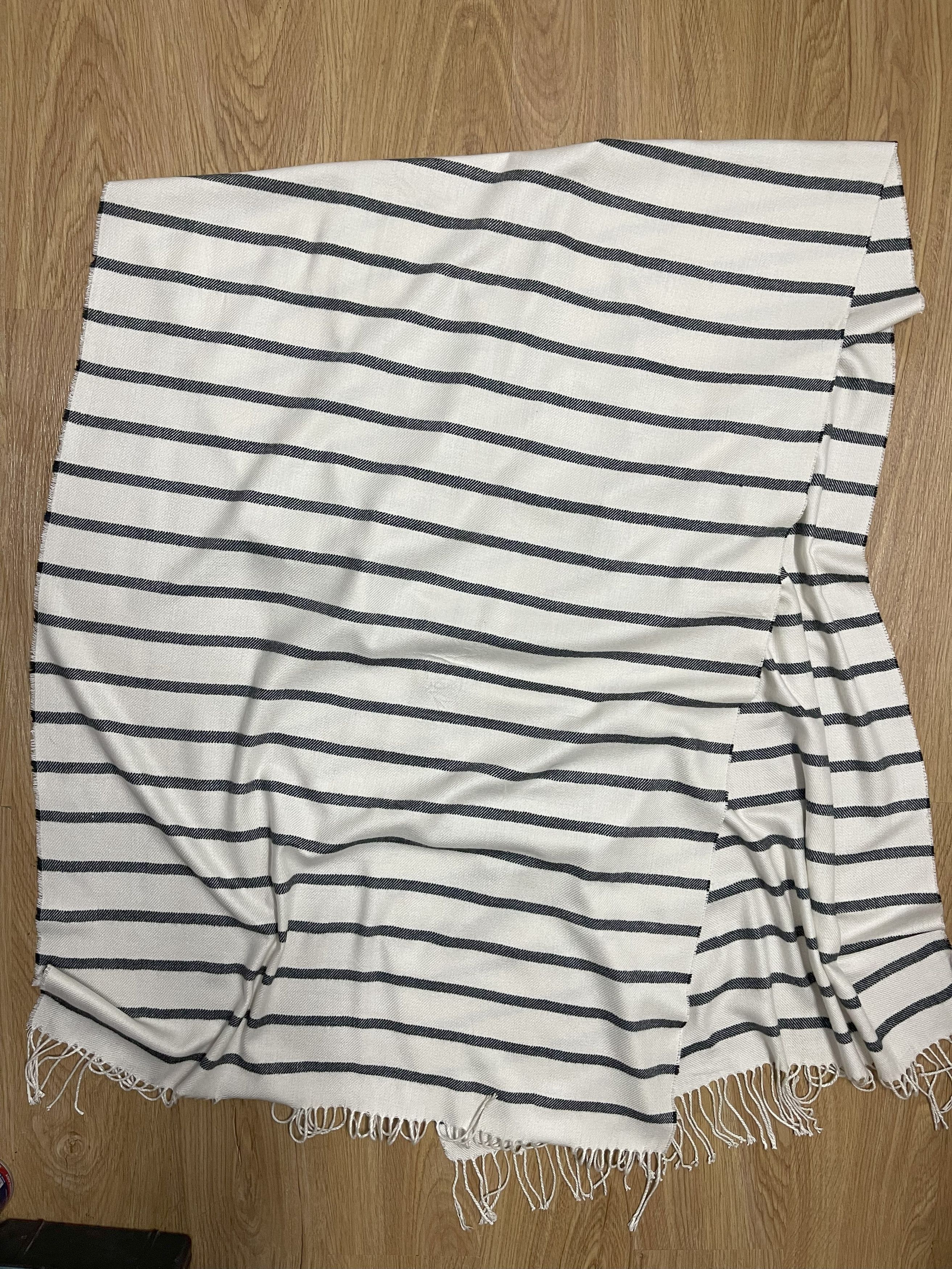 Gap Vintage GAP Big Scarf / Muffler - 6057 Size ONE SIZE - 7 Thumbnail