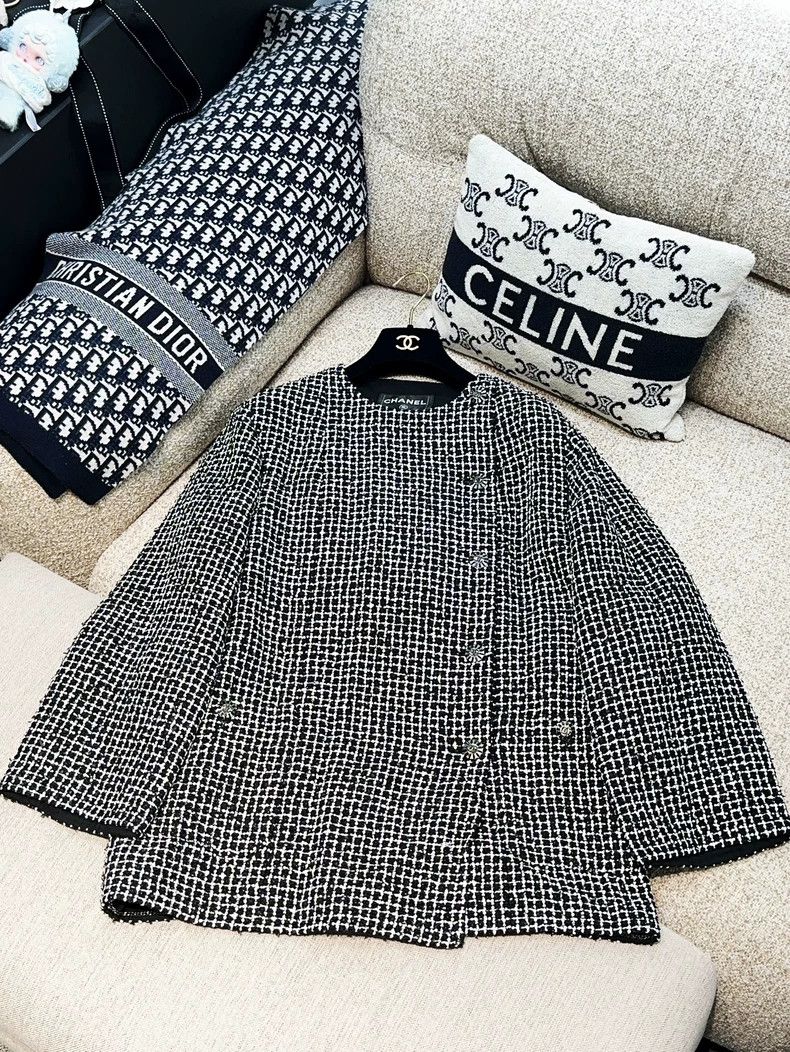 Chanel Chanel 23C Early Spring Show Black Silhouette Oblique Lape Size XXS / US 00 / IT 34 - 1 Thumbnail