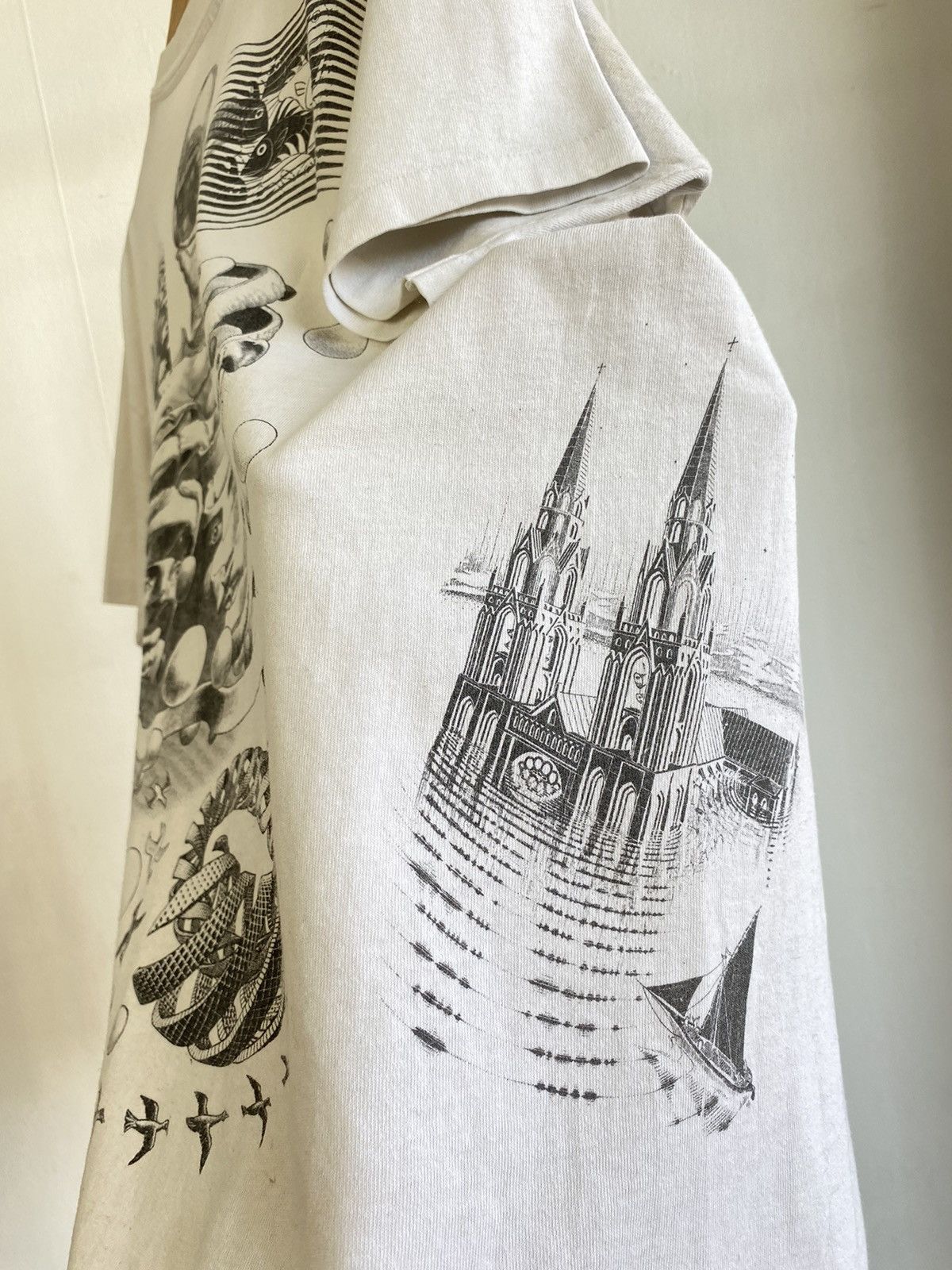 Vintage Vintage MC Escher 1991 Full Print art tee Size US L / EU 52-54 / 3 - 9 Thumbnail