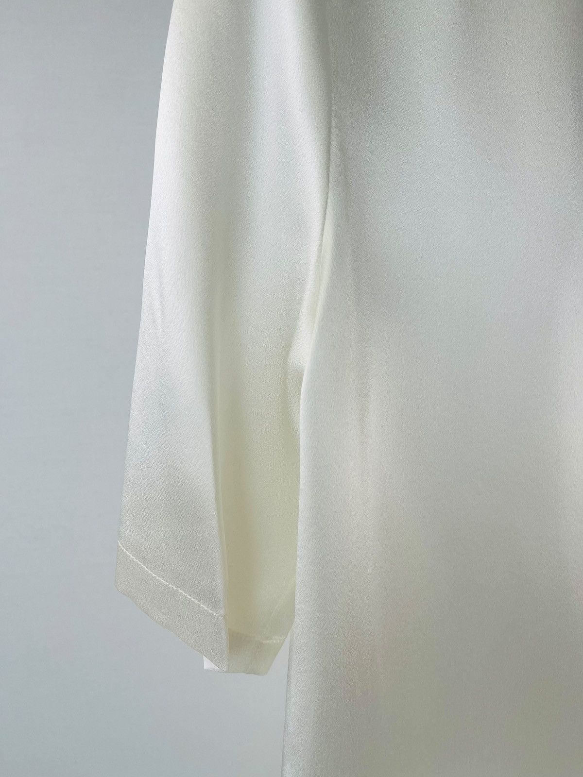 Saint Laurent Paris oc11z0126 771031 T Shirt in Silk satin in White Size US L / EU 52-54 / 3 - 15 Thumbnail