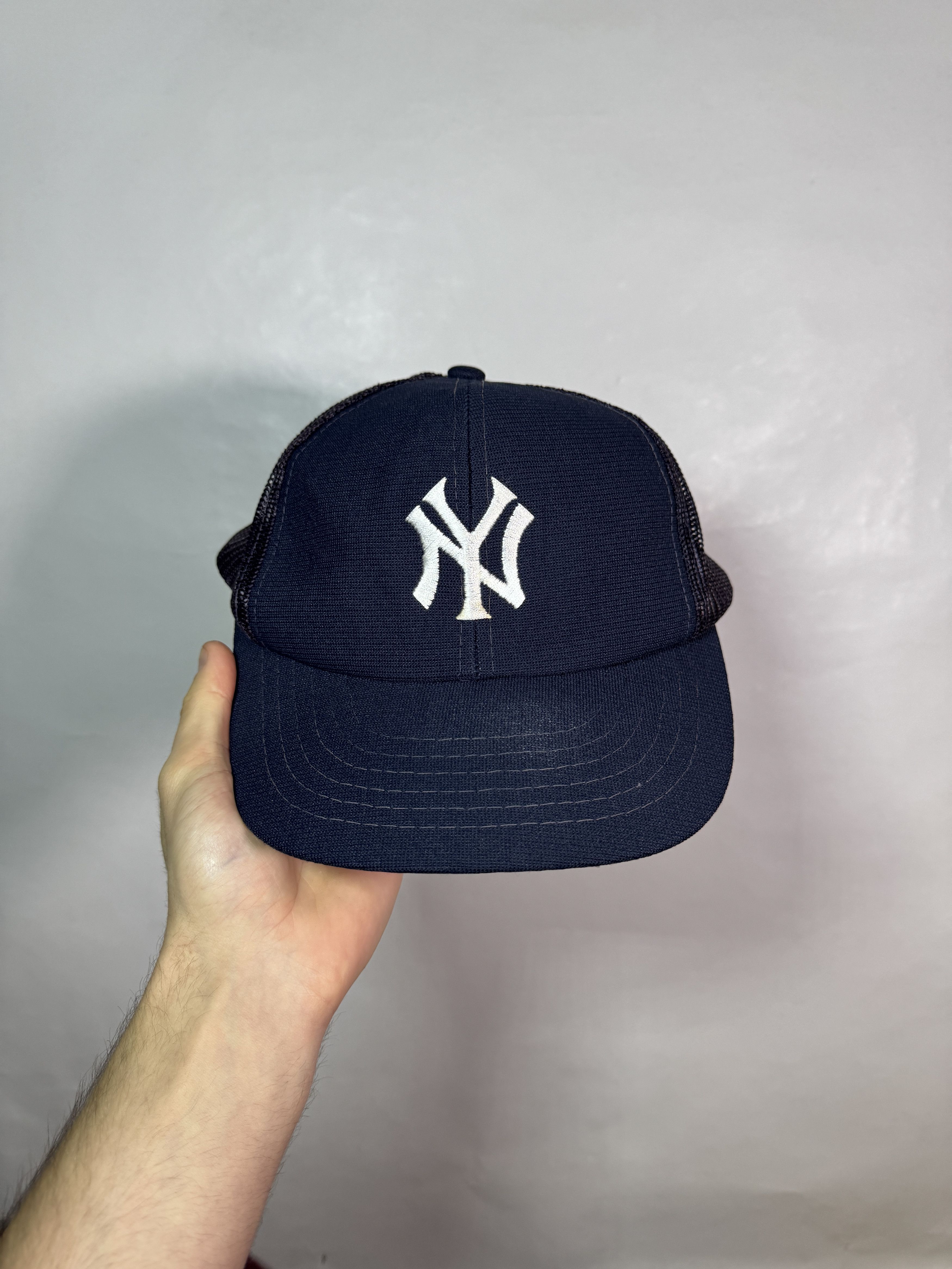 New York Yankees Vintage New York Yankees Cap Baseball Meshback Trucker Cap Size ONE SIZE - 2 Thumbnail