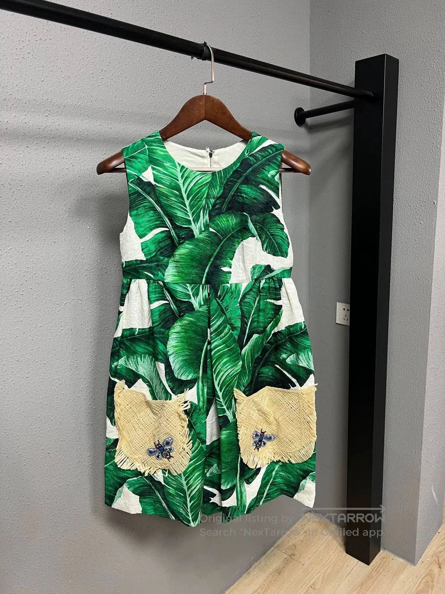 Dolce & Gabbana green banana leaf sleeveless dress. Size M / US 6-8 / IT 42-44 - 1 Thumbnail