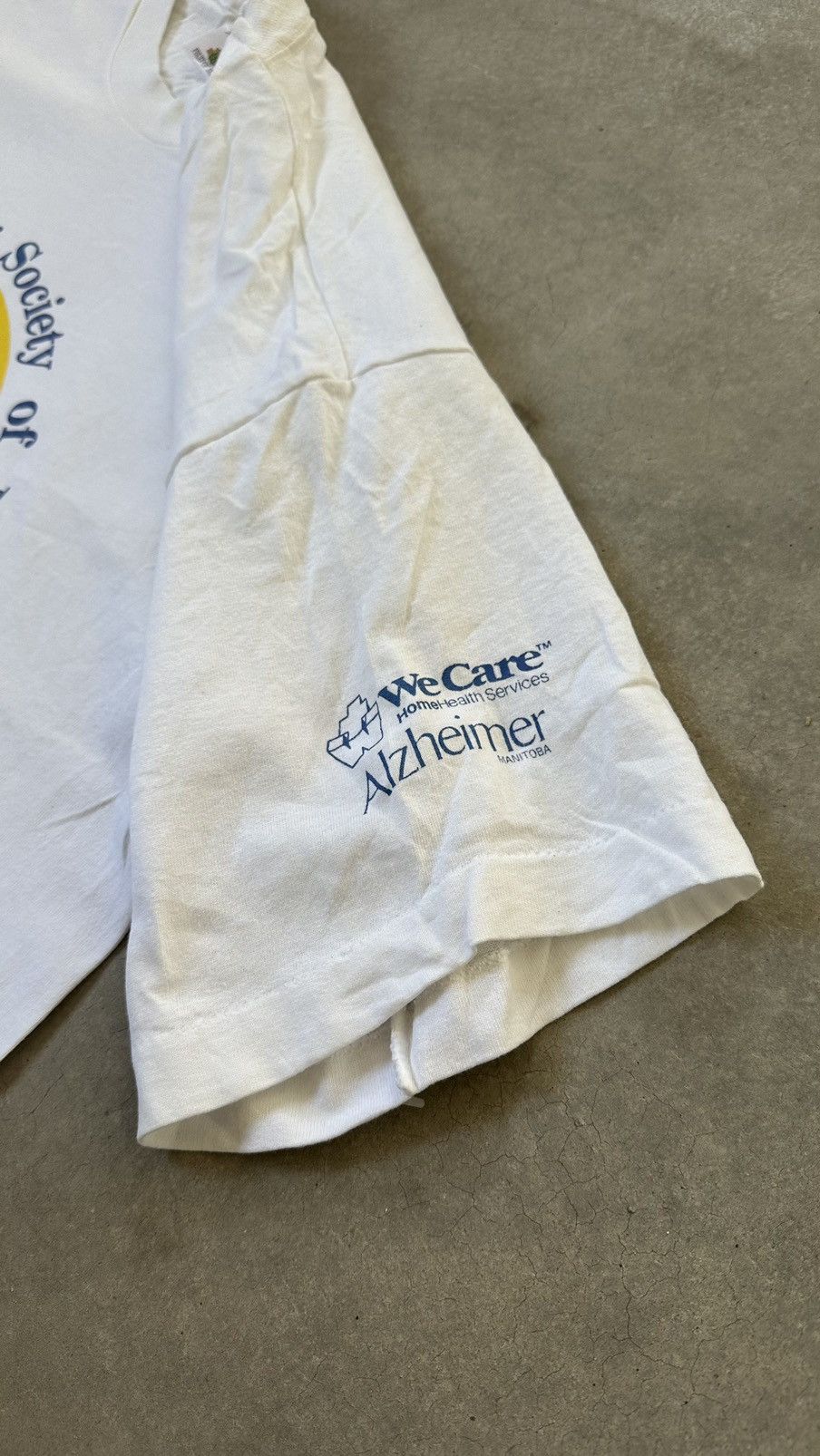 Fruit Of The Loom VINTAGE 90s ALZHEIMER MEMORY WALK MANITOBA CANADA TEE Size US L / EU 52-54 / 3 - 4 Thumbnail