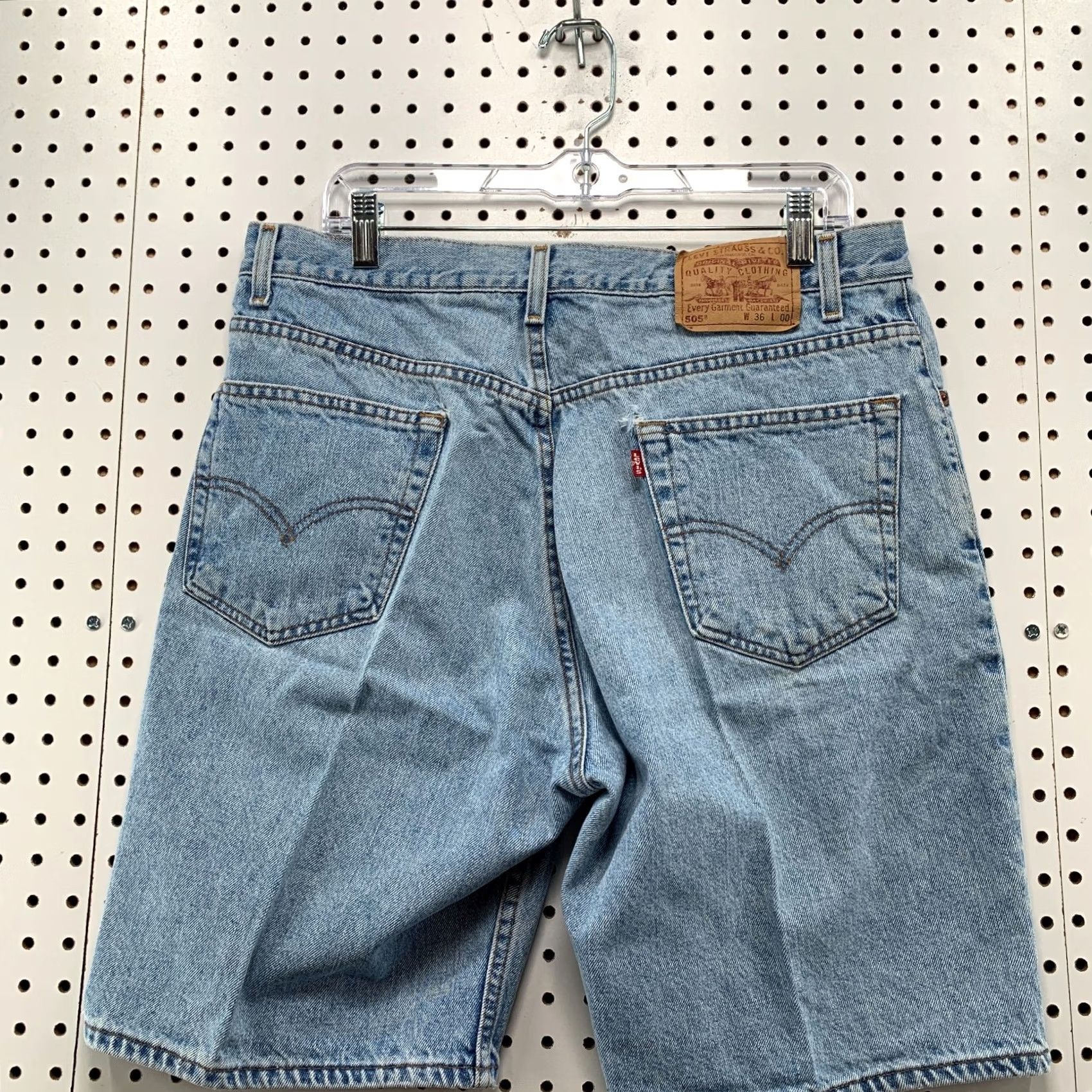 Levi's VINTAGE Levi's 505 Denim Shorts Mens Size 36 Fits 33x9 Light Wash Bermuda Casual Mens Blue Denim Shorts 9" Inseam Size US 36 / EU 52 - 6 Thumbnail
