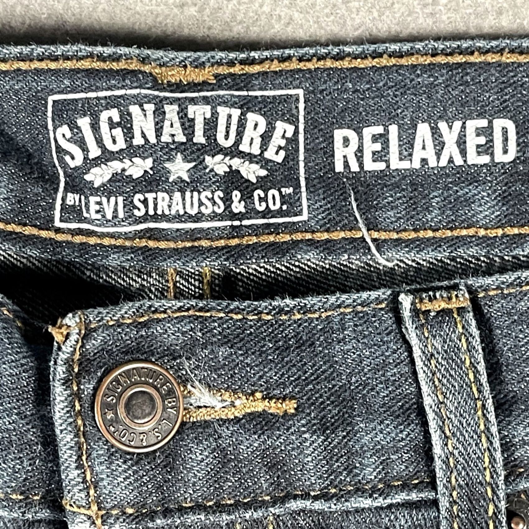 Levi's Levi's Signature Relaxed Fit Jeans Mens 32x32 Blue Denim Distressed Workwear Jeans Regular 5-Pocket Mens USA 90s Theme Size US 32 / EU 48 - 5 Thumbnail