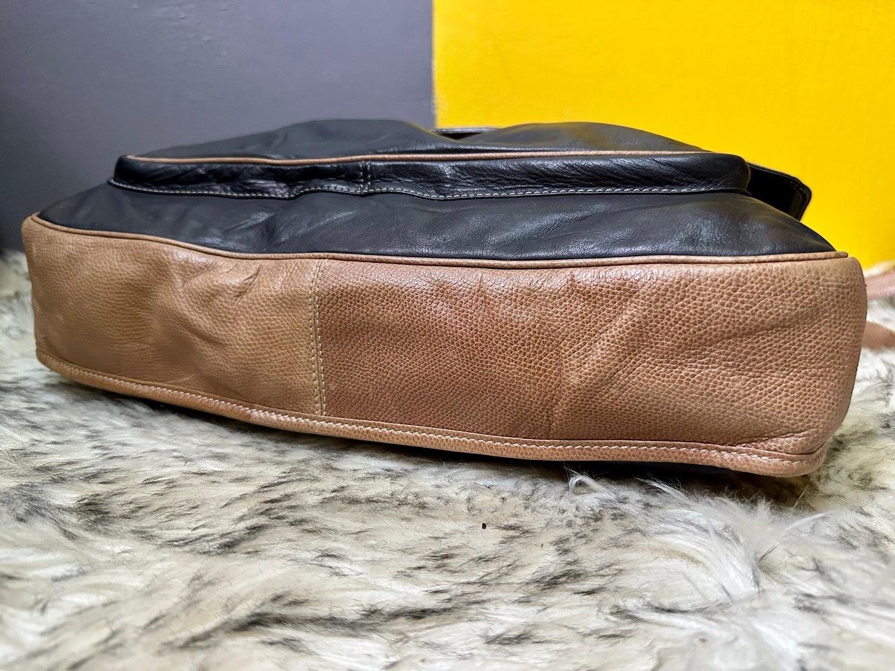 Loewe Authentic Loewe Anagram Two Tone Leather Shoulder Bag Size ONE SIZE - 11 Thumbnail