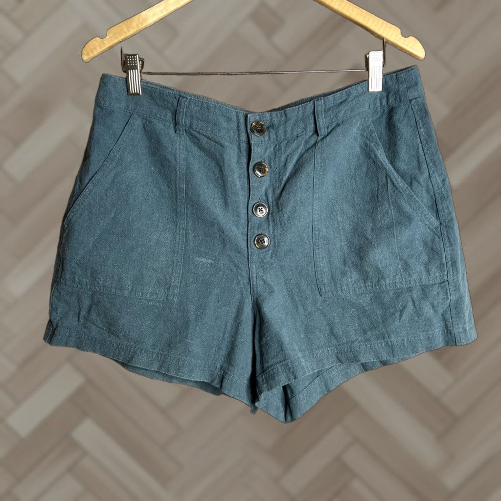 O'Neill O'Neill Linen Blend Shorts Women's 31 Green Casual Chino 5-Pocket Flat Front Button Rise High Regular Inseam 3 in Linen Blend Fabric Size 27" / US 4 / IT 40 - 1 Thumbnail