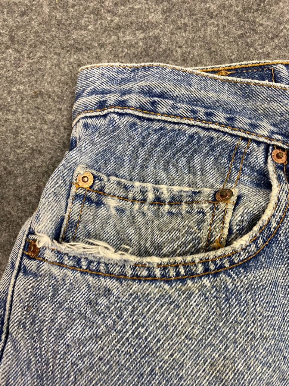 Levi's vintage levis 550 lightwash denim nice design Size US 33 - 11 Thumbnail