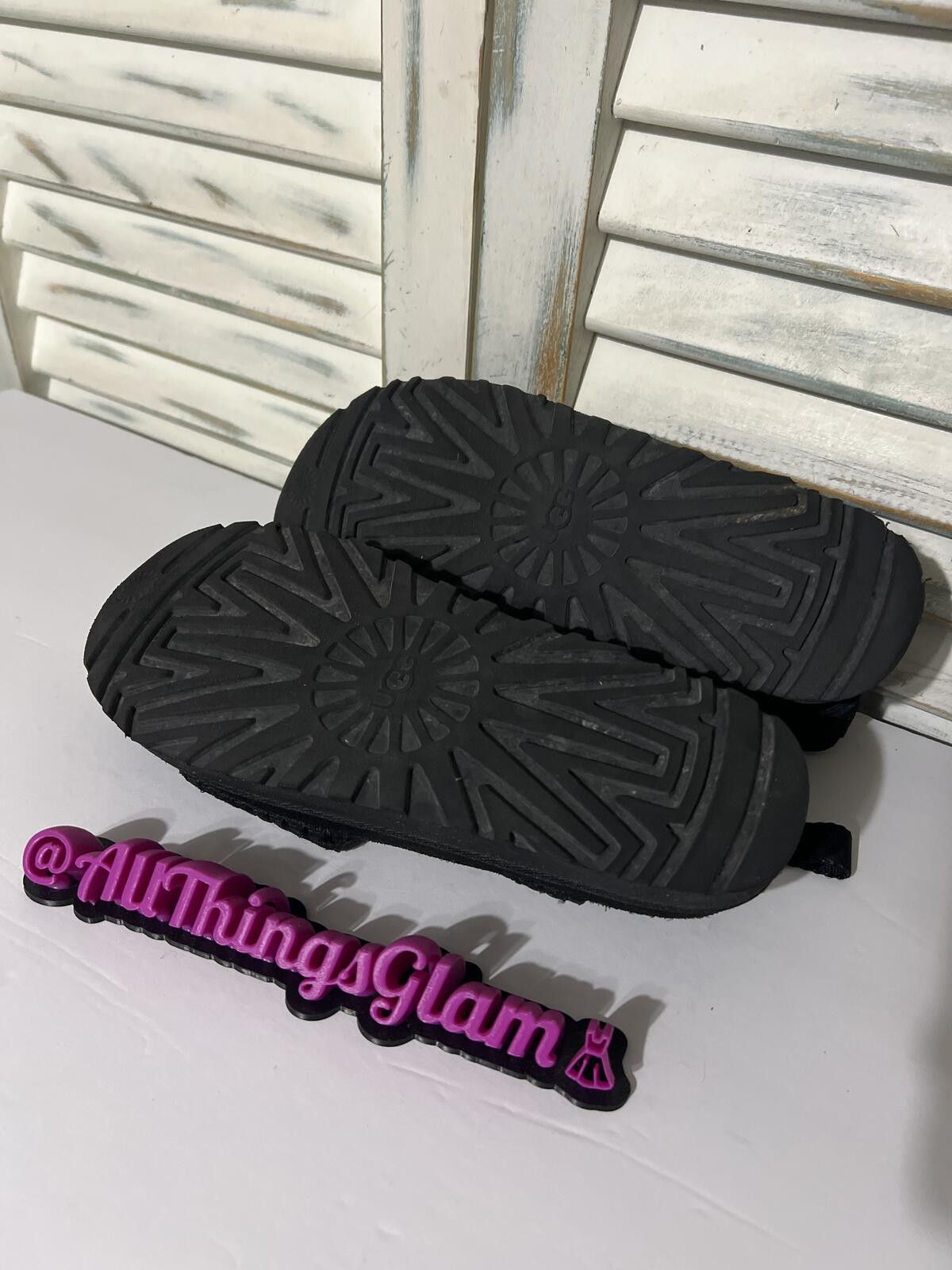 Ugg UGG Goldenstar Black Suede Platform Sandals 9 Size US 9 / IT 39 - 6 Thumbnail
