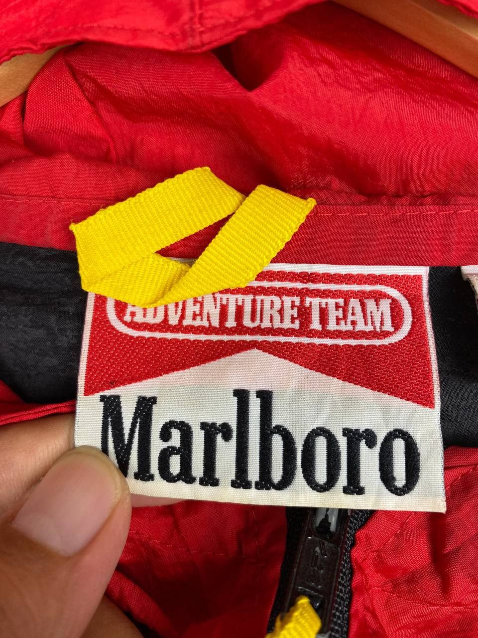 Marlboro vintage 90s marlboro expedition team windbreaker nice design Size US L / EU 52-54 / 3 - 7 Thumbnail