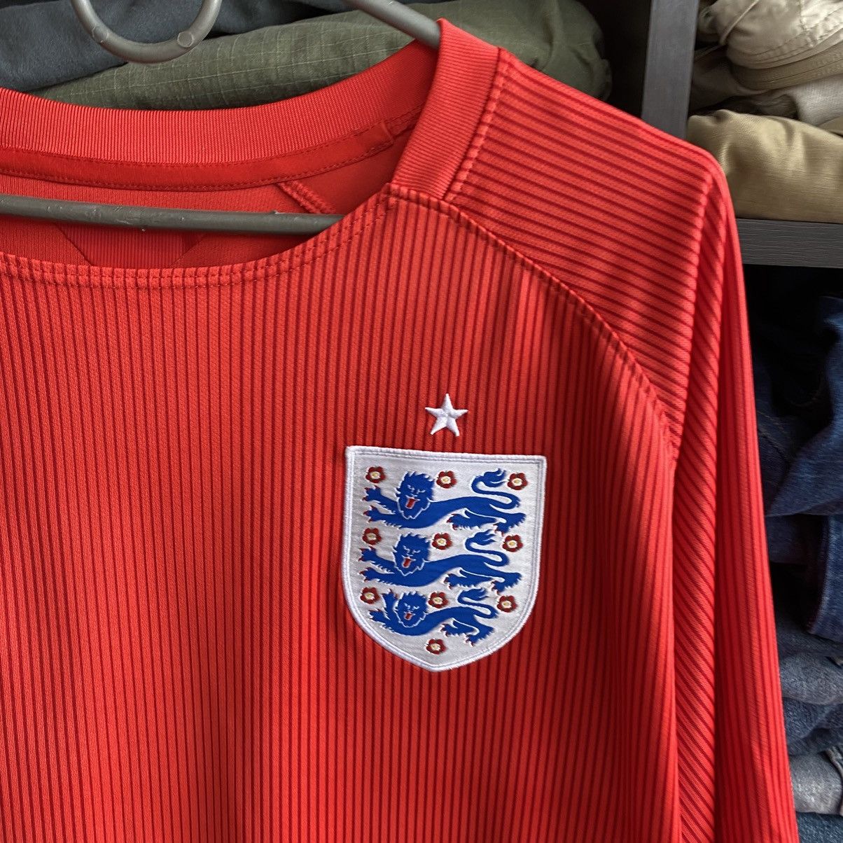 Nike Mens Nike England National Soccer Jersey red Size US XXL / EU 58 / 5 - 3 Thumbnail