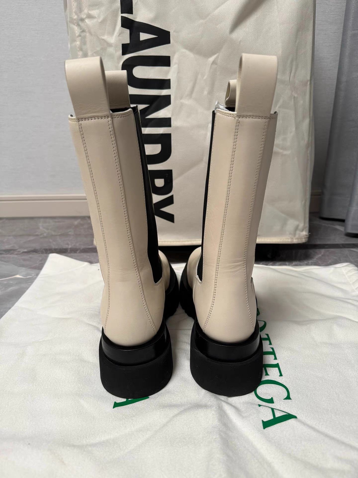 Bottega Veneta Bottega Veneta White & Black Platform Chelsea Boots K6 Size US 6 / IT 36 - 3 Thumbnail
