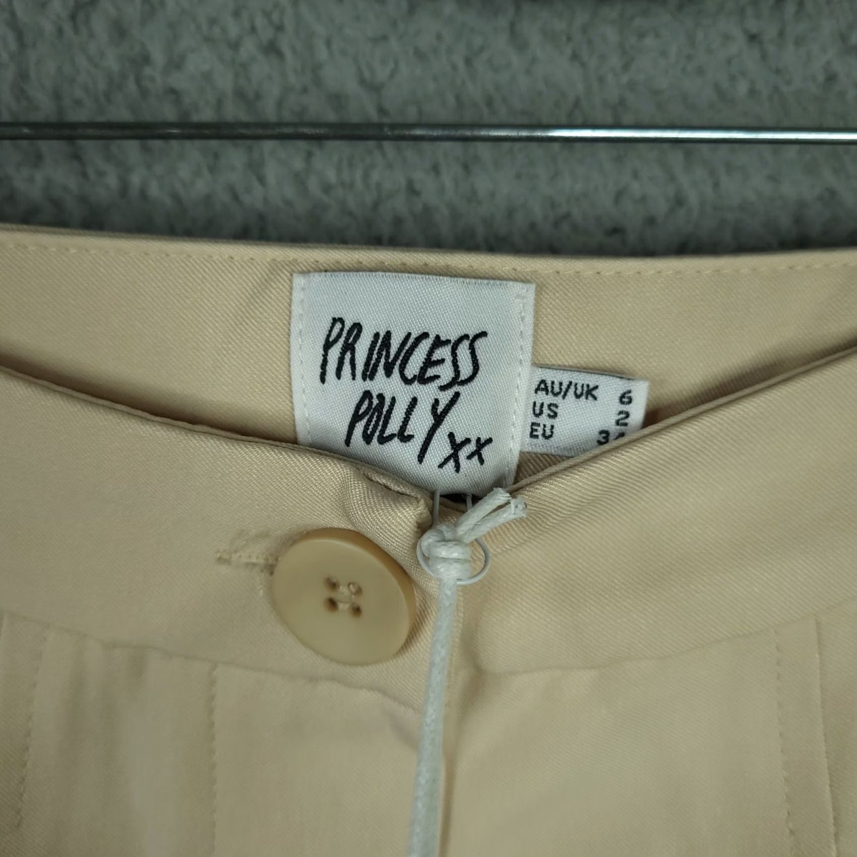 PRINCESS POLLY Princess Polly Archer cream Women's casual shorts Size 2 NEW Ivory Regular 2 size Women Casual Shorts Modern Ladies Womens 90s Size 26" / US 2 / IT 38 - 4 Thumbnail