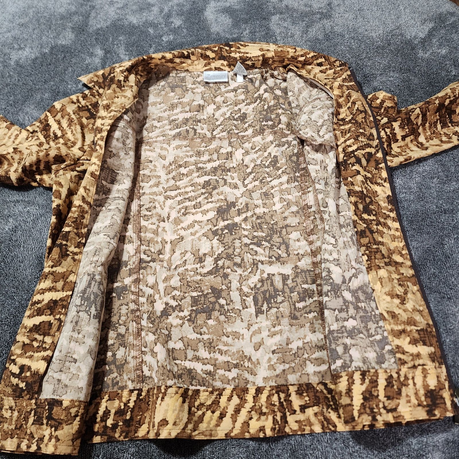 Chicos Chicos Zenergy Animal lightweight Full Zip Jacket Sz 0 2353 Size S / US 4 / IT 40 - 4 Thumbnail