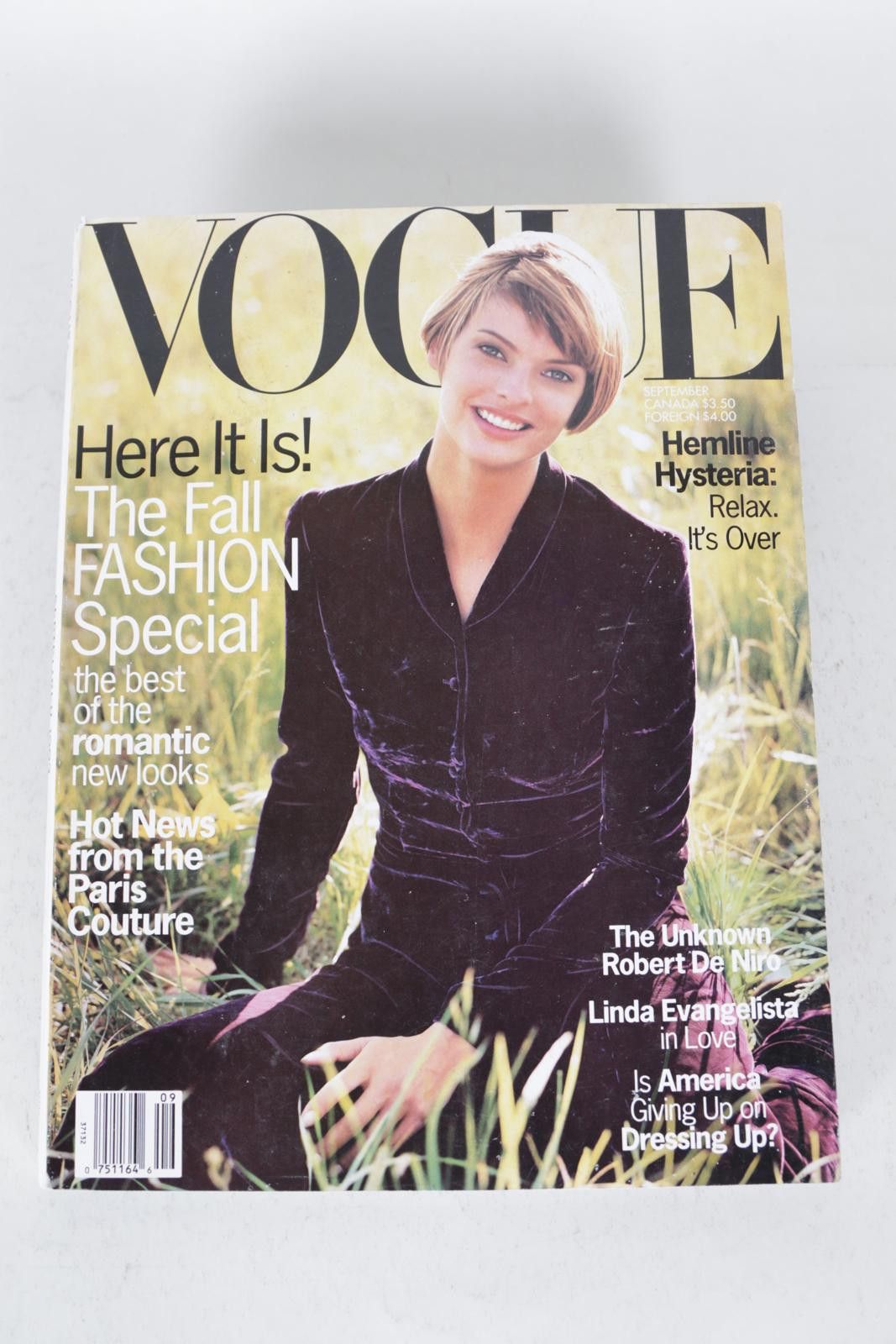 Vogue 93' Vogue September Linda Evangelista Magazine Size ONE SIZE - 1 Thumbnail