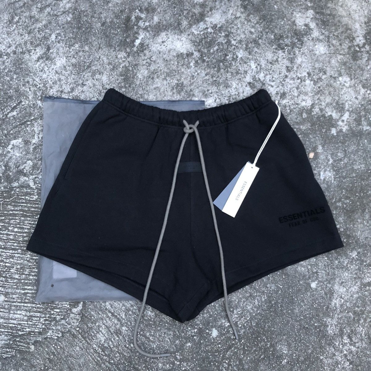Essentials × Fear of God Essentials Fear of God Shorts Size US 34 / EU 50 - 1 Thumbnail