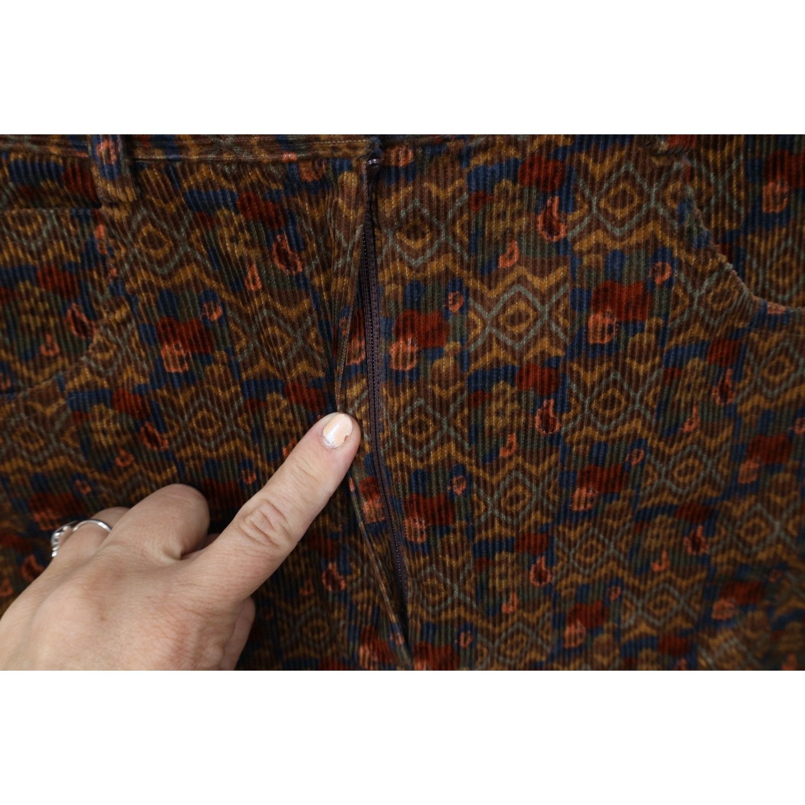 Vintage Vintage 90s Streetwear Rainbow Paisley Corduroy Skirt Size 26" / US 2 / IT 38 - 6 Thumbnail
