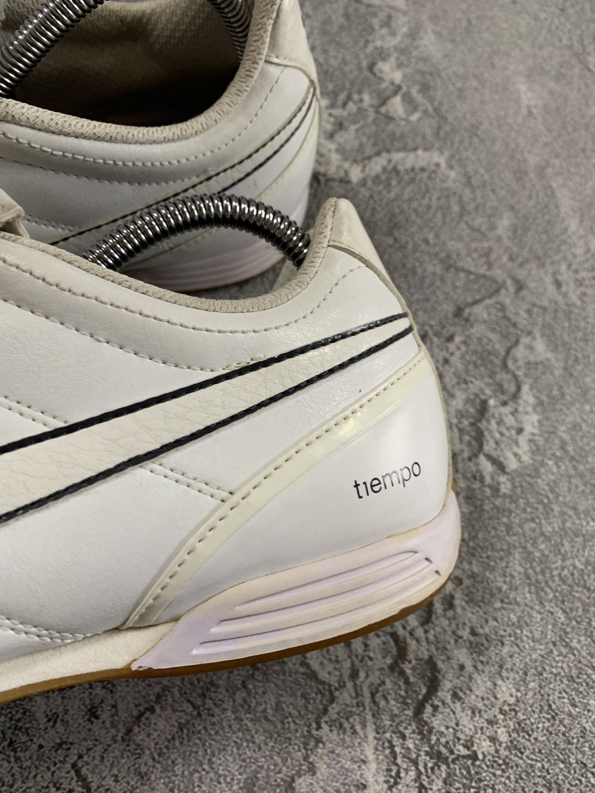 Nike 2009 Nike Tiempo Natural II Leather Futsal Shoes Size EU 43 Size US 9 / EU 42 - 5 Thumbnail